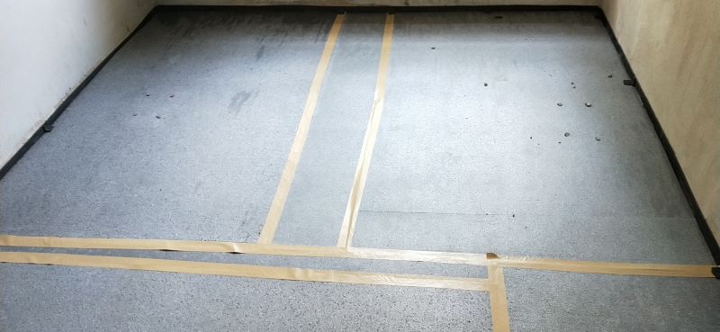 濱江錦粼府現場改性聚丙烯保溫隔聲板鋪設圖2